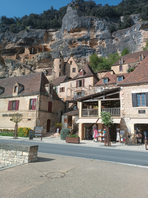 Perigord Noir, la región francesa de las minas de carbón y los robledales
